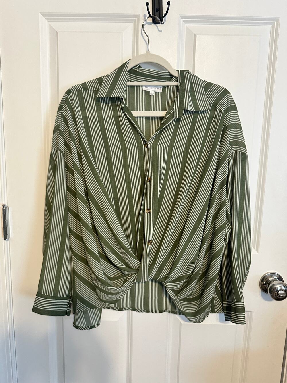 Emory Park Green Striped Twist Front Shirt Large
